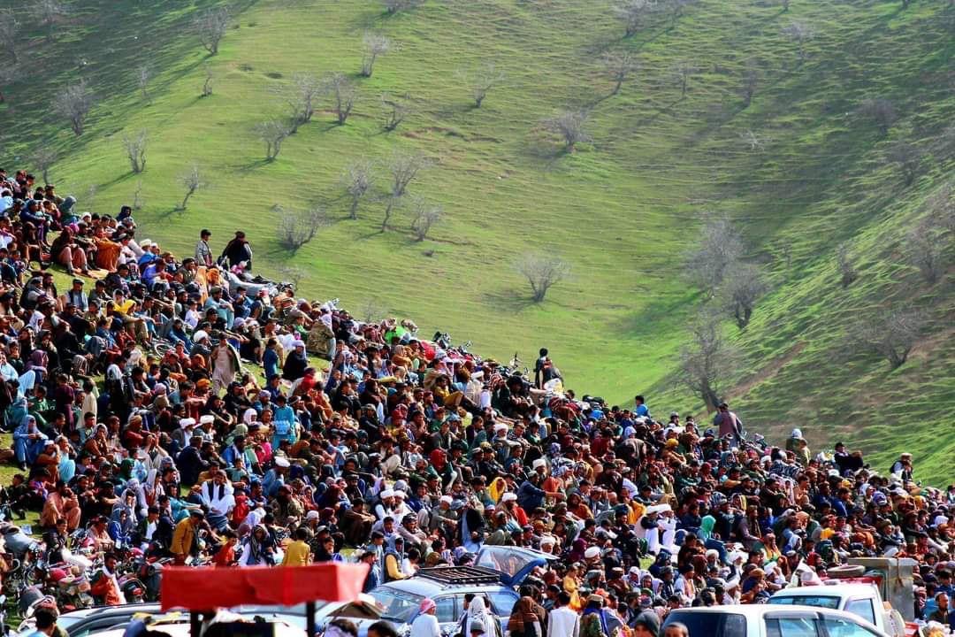 حضور گسترده هواداران کشتی‌گیری محلی: مسابقات پهلوانی در غور و بادغیس
