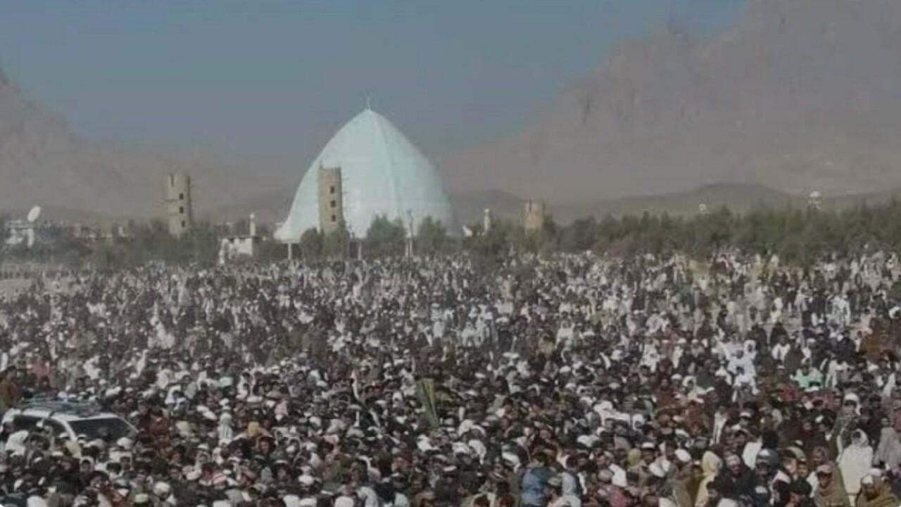 اقامه نماز عید فطر در قندهار، به امامت ملاهبت الله  آخندزاده، رهبر طالبان