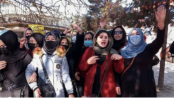 فعالان حقوق بشر: طالبان با گروگان‌گیری دختران به حیثیت مردم توهین کرده‌اند