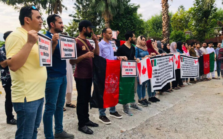 سه‌سال در تبعید؛ داستان پرفراز و نشیب خبرنگاران افغانستان در پاکستان