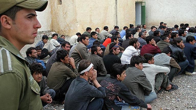 کارزار «پایت را از گلویم بردار»: واکنش به خشونت علیه نوجوان افغان توسط پولیس ایران