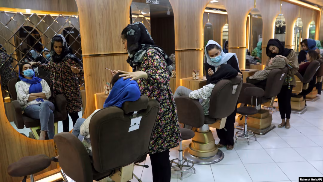 طالبان آخرین آرایشگاه زنانه در ولایت سرپل را مسدود کرد