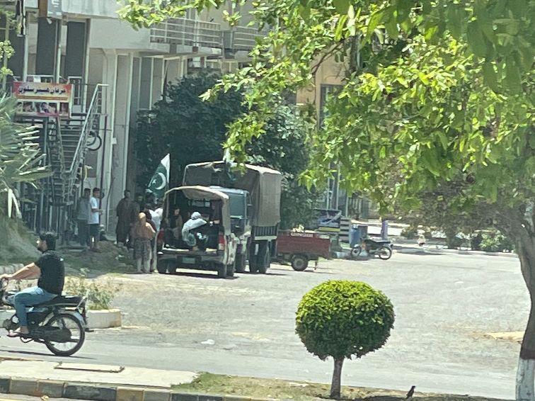 آغاز عملیات گسترده پولیس پاکستان برای بازداشت مهاجران افغان در اسلام‌آباد
